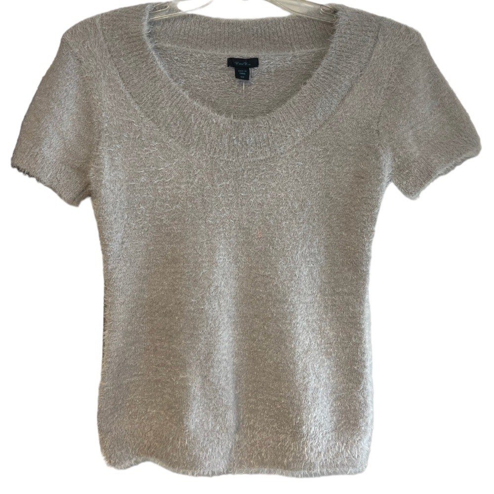 NWT C& C Women’s Short Sleeve Scoop Neck Fuzzy Light Gray Sweater size S
